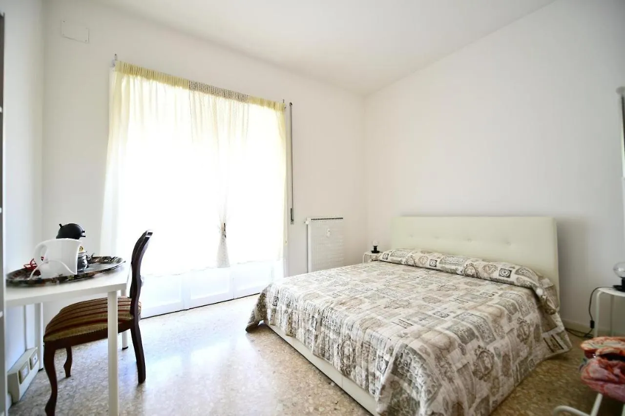 Queen Vatican Rome 0*,  Italy