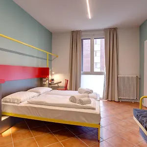 Meininger Garibaldi , Milán Italia