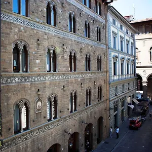 Pierre 4*, Florencia Italia